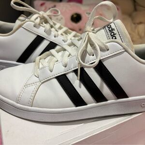 Adidas Grand Court sneakers. Size 6 womens/8 mens